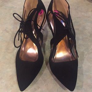 Quipid black lace up pumps (sz 8 1/2)